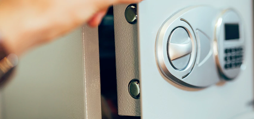 Fingerprint Safe Openers in La Riviera, CA