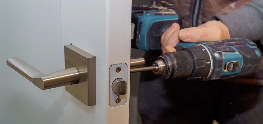 Broken Door Handle Lock Repair in La Riviera, California