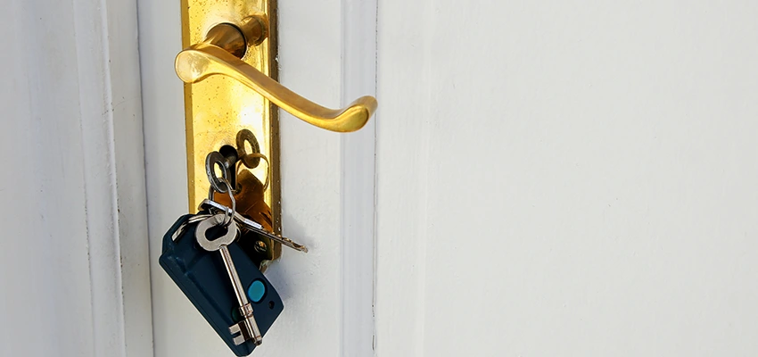 Broken Door Key Extraction in La Riviera, CA